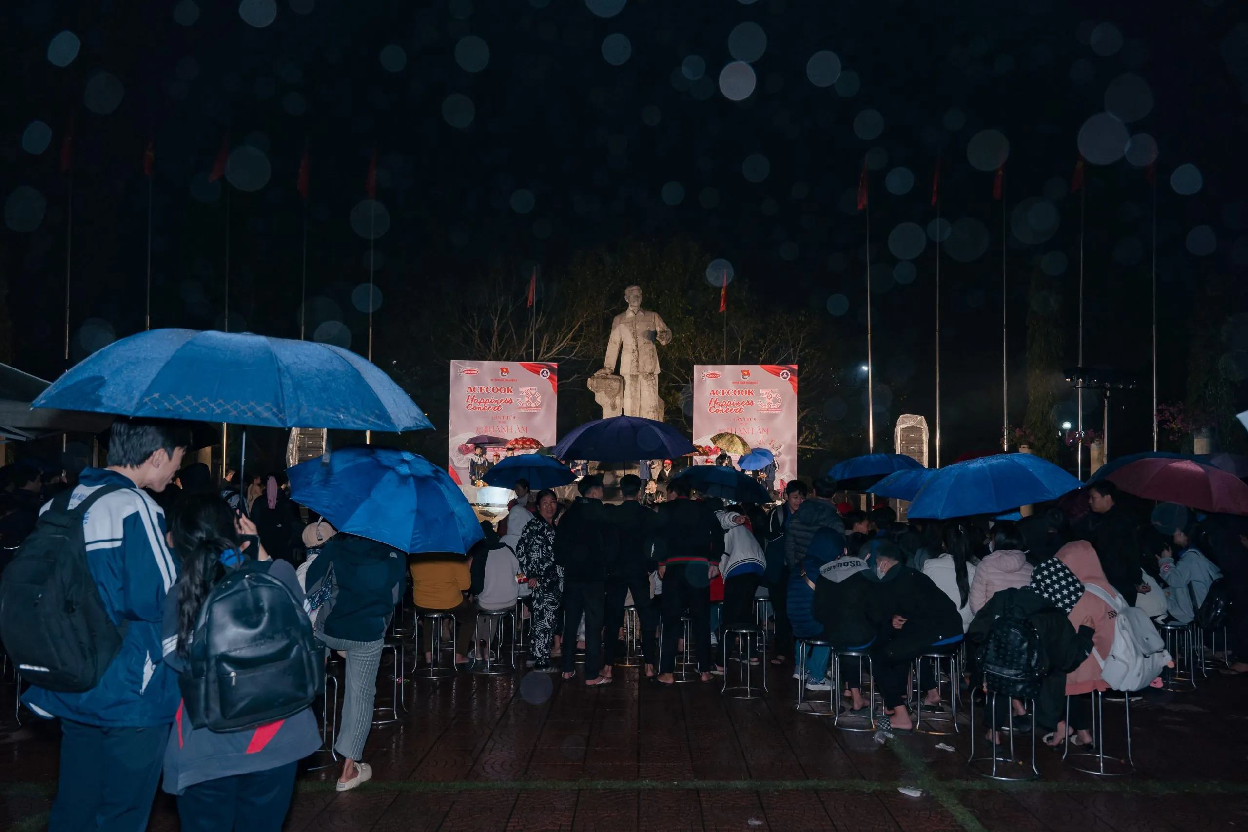 Buổi biểu diễn nhận được sự ủng hộ nhiệt tình của người dân địa phương