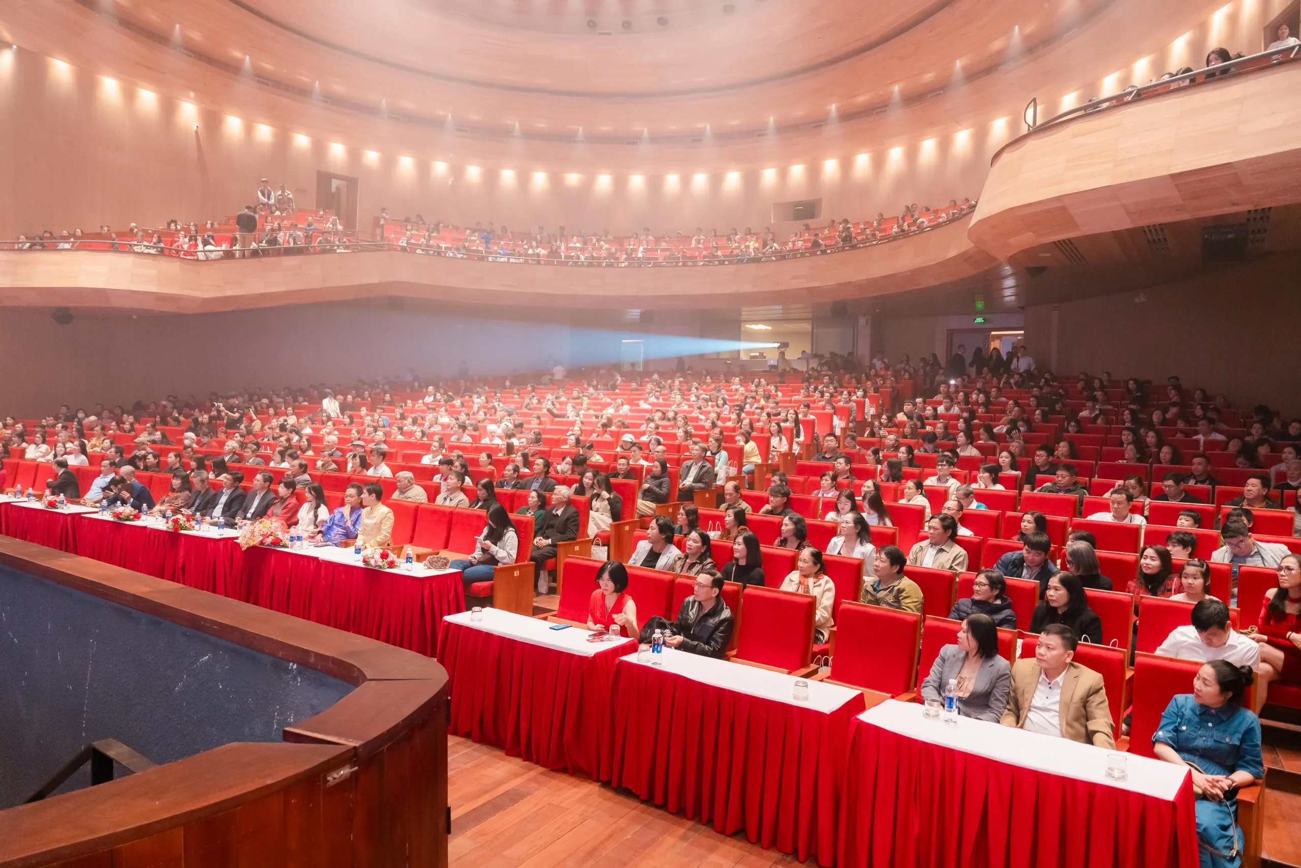 Hơn 900 khán giả tham gia chương trình tại Nhà Hát Sông Hương